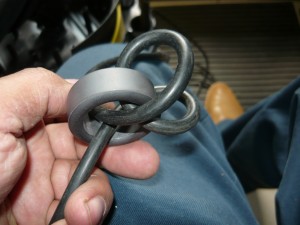 Пропускание провода через ферритовое кольцо