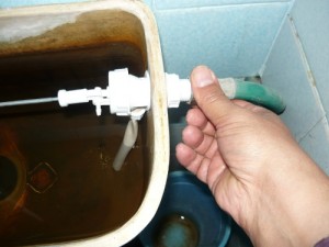 Подсоединение шланга высокого давления подвода воды