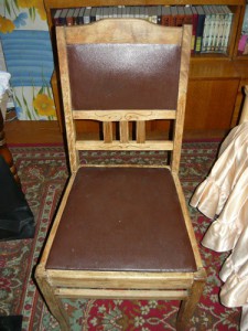 Вид на готовый отремонтированный стул