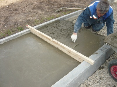Заливка бетонной смеси под укладку плитки